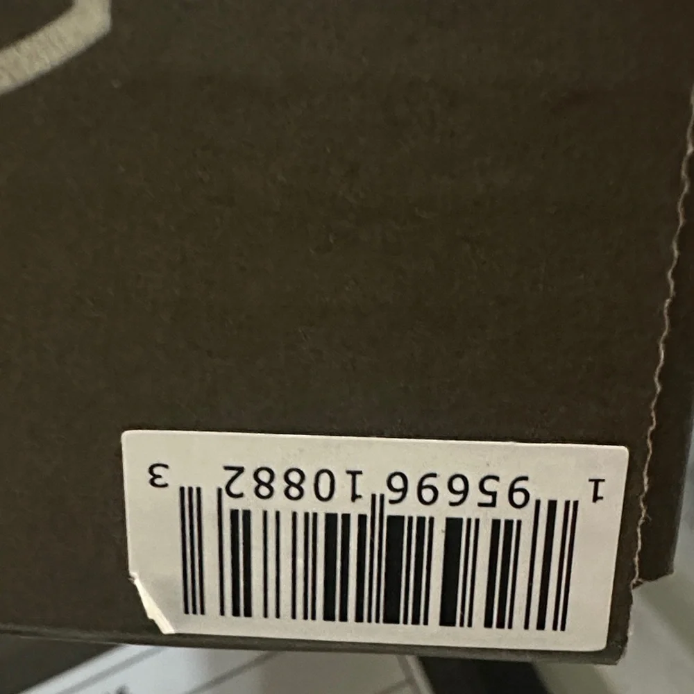 *NWT* Ariat Women's Brown and White Slip on Cruiser Shoe - Picture 6 of 6